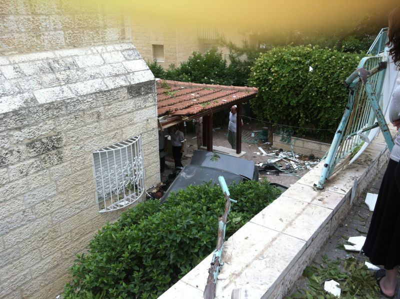 נס בירושלים: קשיש נכנס לתפילה, וניצל מתאונה