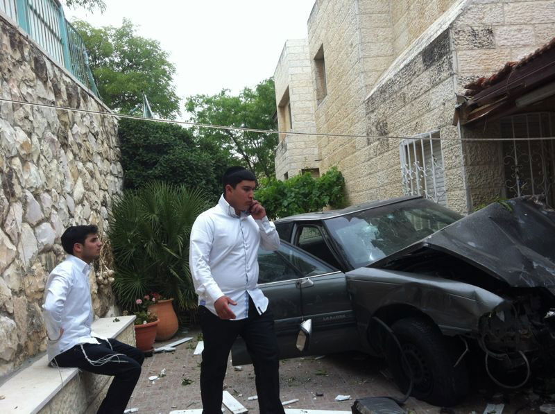 נס בירושלים: קשיש נכנס לתפילה, וניצל מתאונה