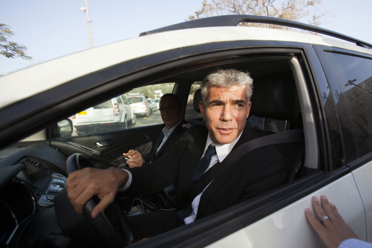 לפיד. אבו מאזן רוצה שלום עם ישראל? לא בטוח