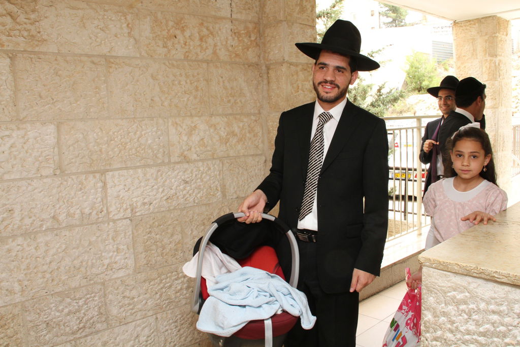 קורת רוח: מרן הרב עובדיה יוסף בברית לנינו