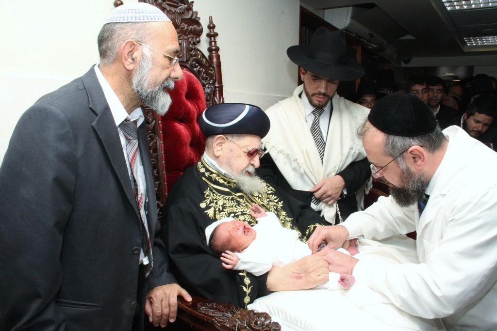 קורת רוח: מרן הרב עובדיה יוסף בברית לנינו