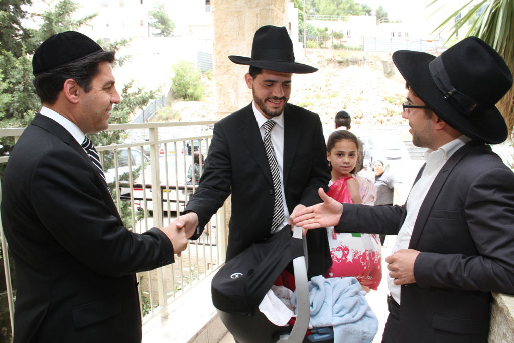 קורת רוח: מרן הרב עובדיה יוסף בברית לנינו