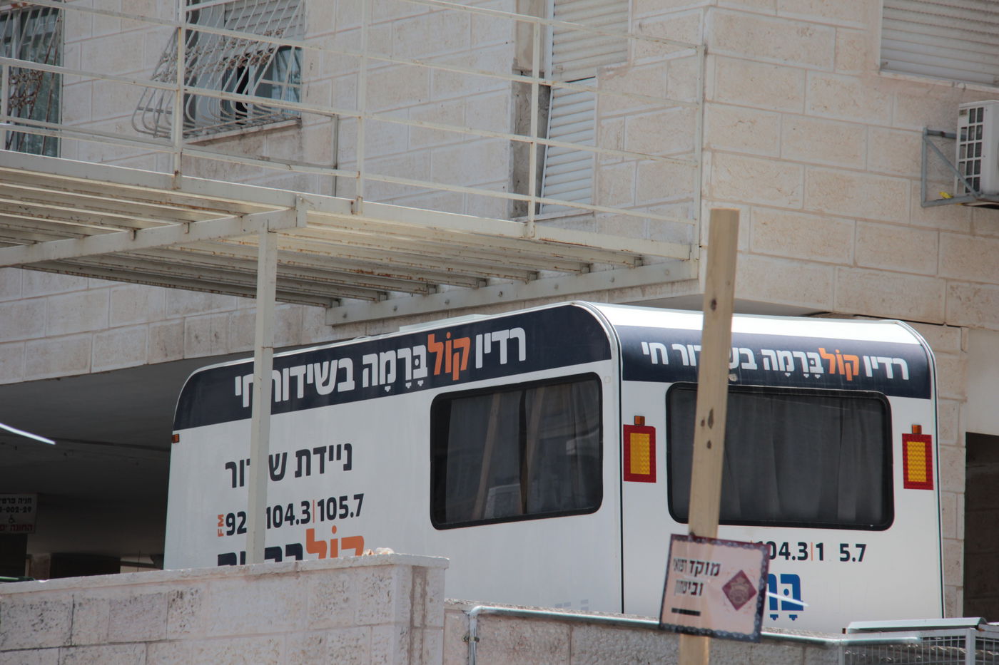 צפו בגלריה: כך נערכת בעלזא לקראת חתונת הענק