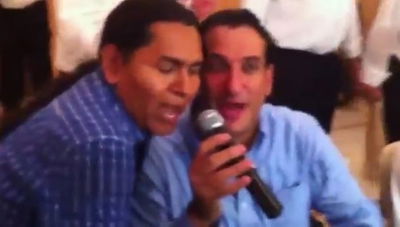 צפו בוידאו: תאילנדי שר 'יתגדל ויתקדש' עם חיים ישראל