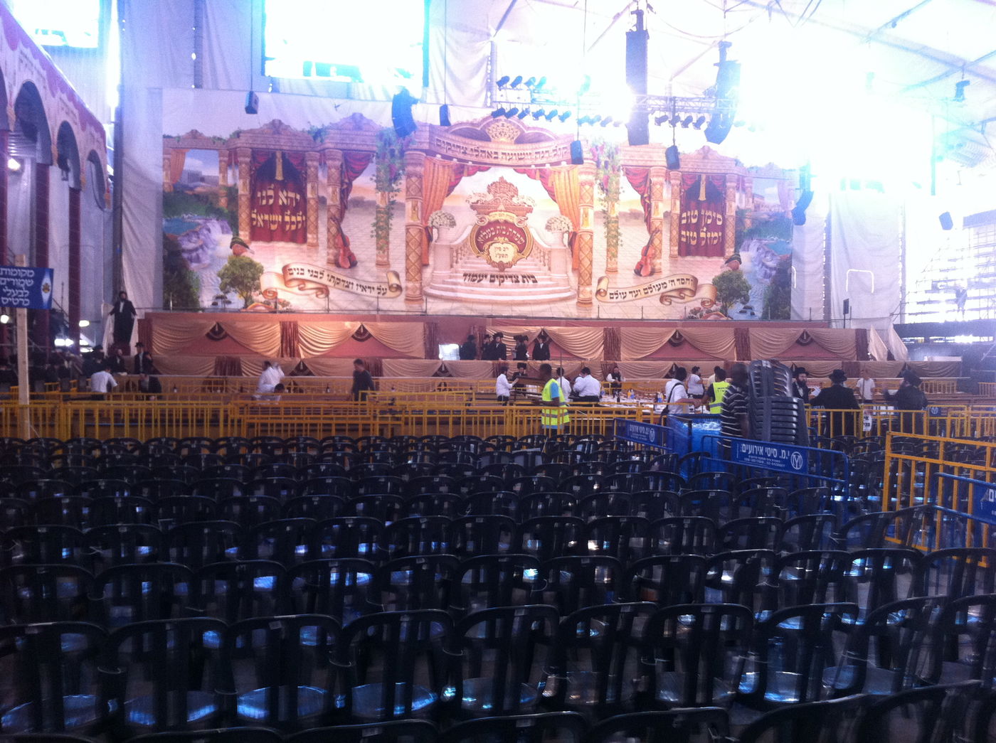 ההתרגשות בשיאה: הנסיך מבעלזא נכנס תחת החופה