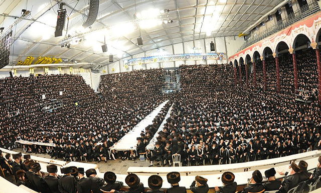 ההתרגשות בשיאה: הנסיך מבעלזא נכנס תחת החופה