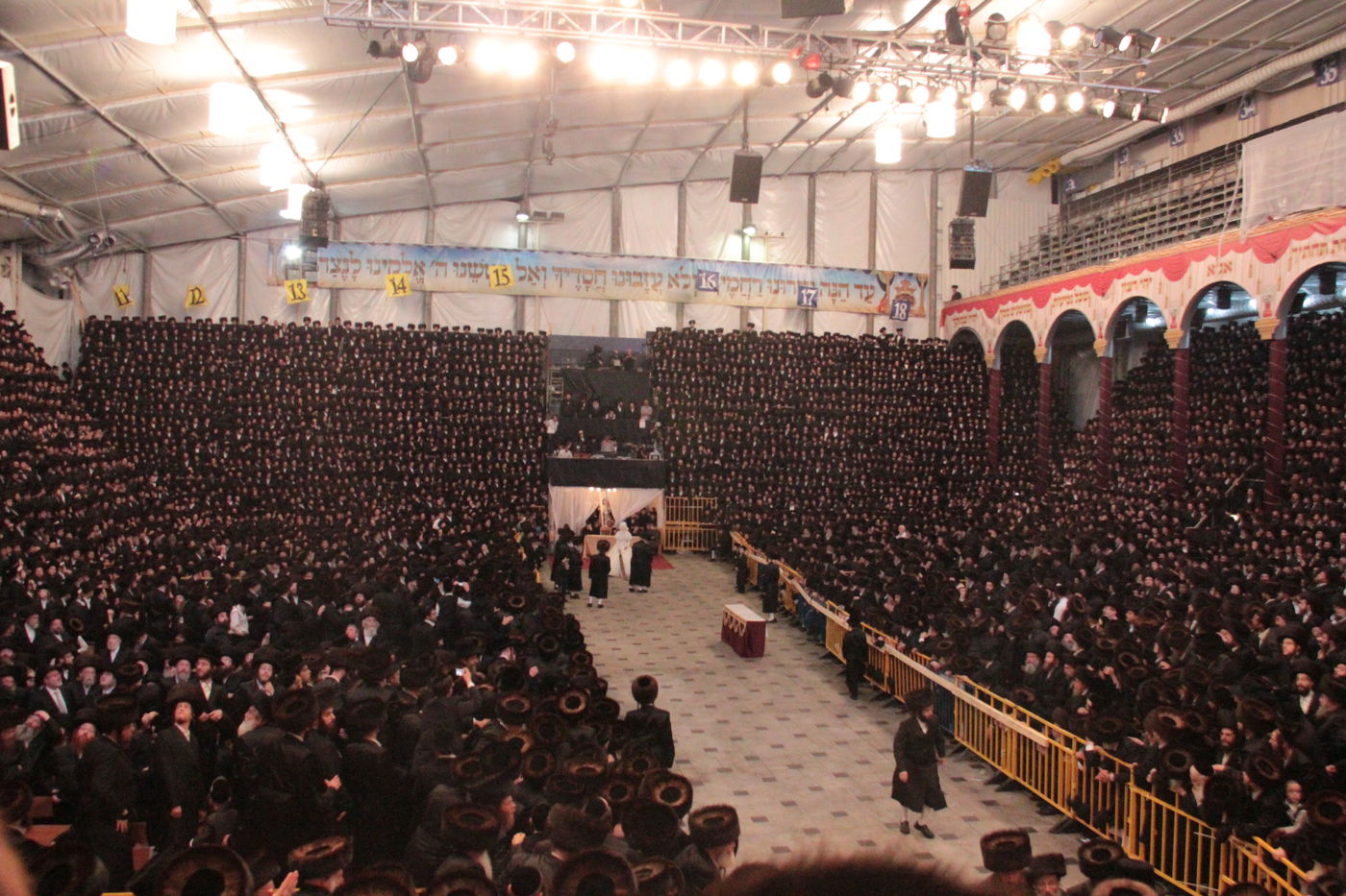 ריקוד ה"מצווה טאנץ" בחתונת 'הנסיך' • וידאו