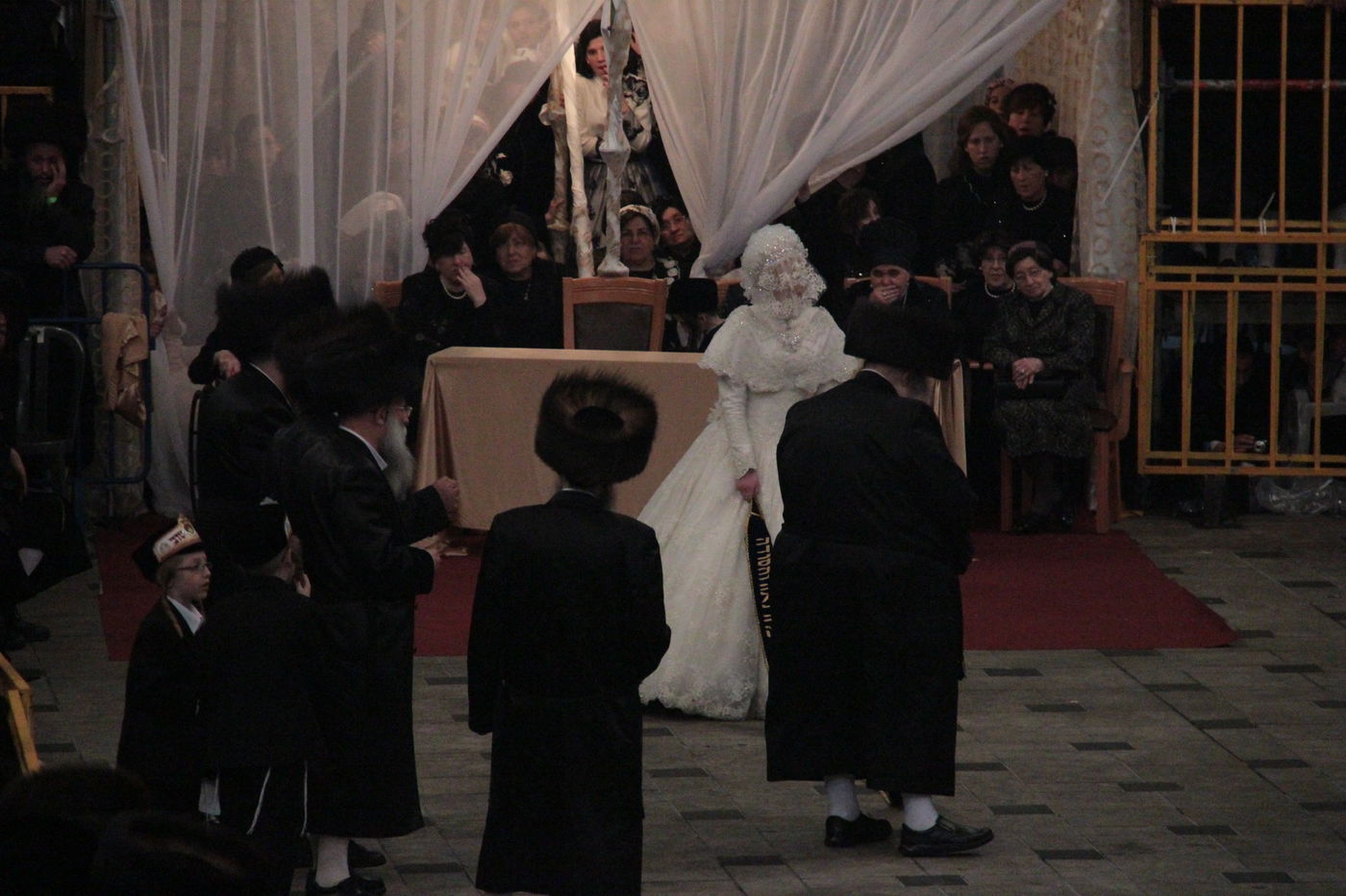 ריקוד ה"מצווה טאנץ" בחתונת 'הנסיך' • וידאו