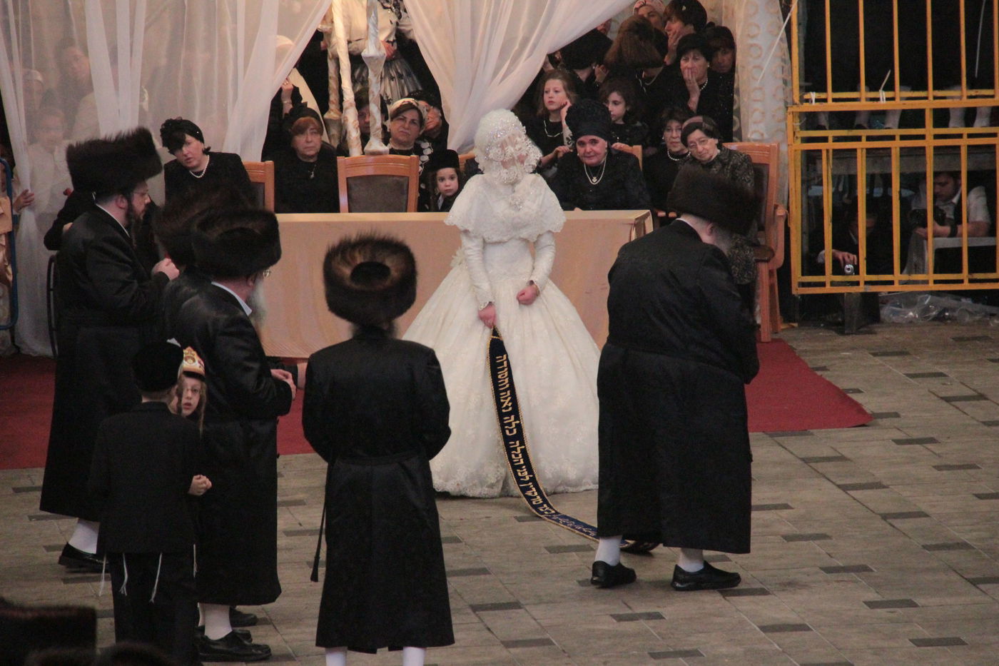 ריקוד ה"מצווה טאנץ" בחתונת 'הנסיך' • וידאו