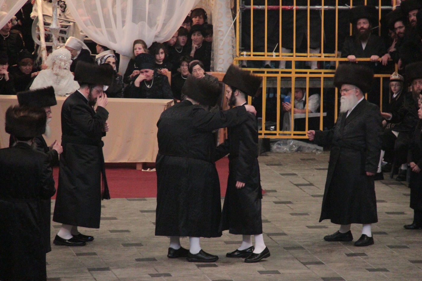 ריקוד ה"מצווה טאנץ" בחתונת 'הנסיך' • וידאו