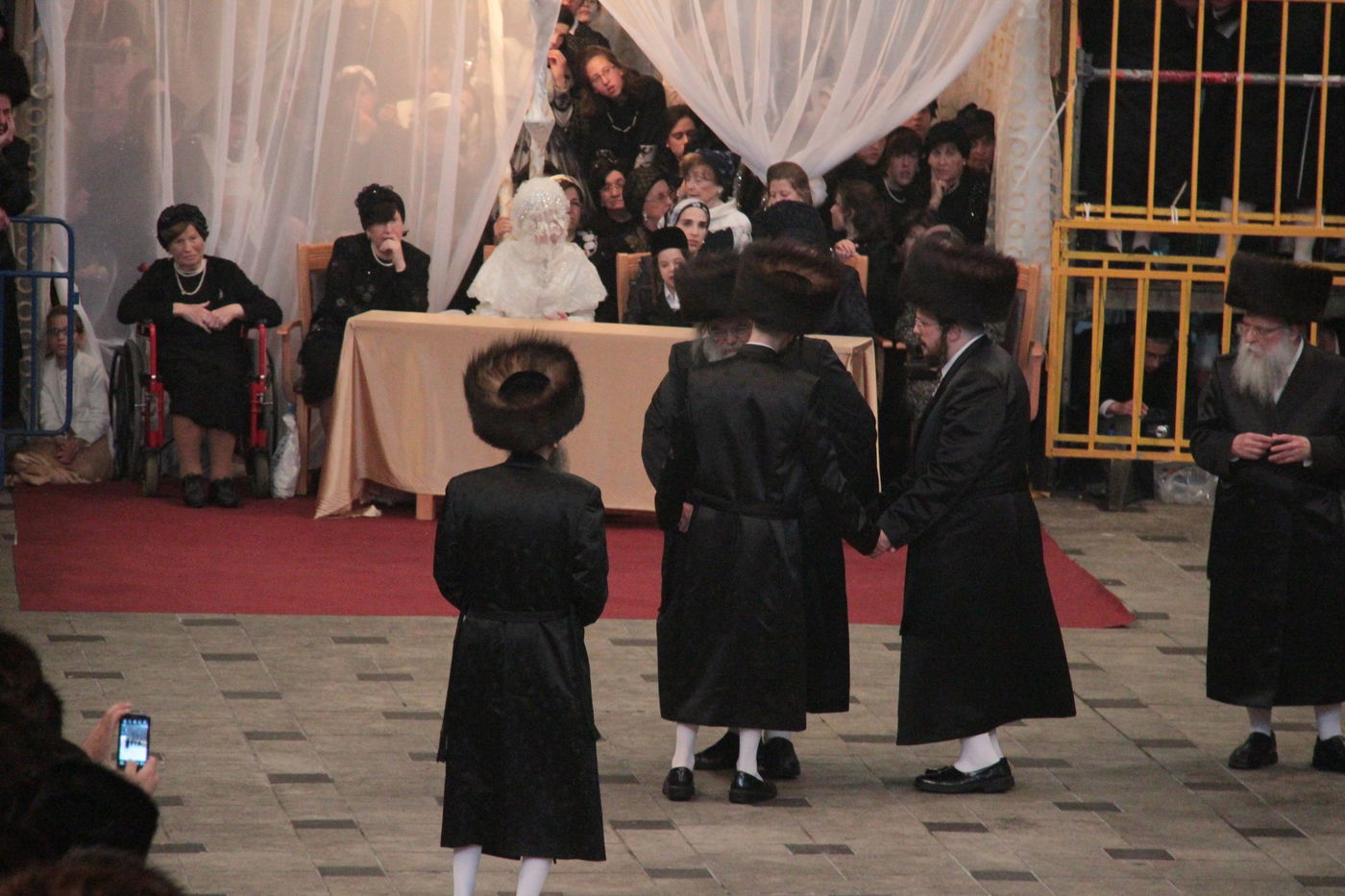 ריקוד ה"מצווה טאנץ" בחתונת 'הנסיך' • וידאו