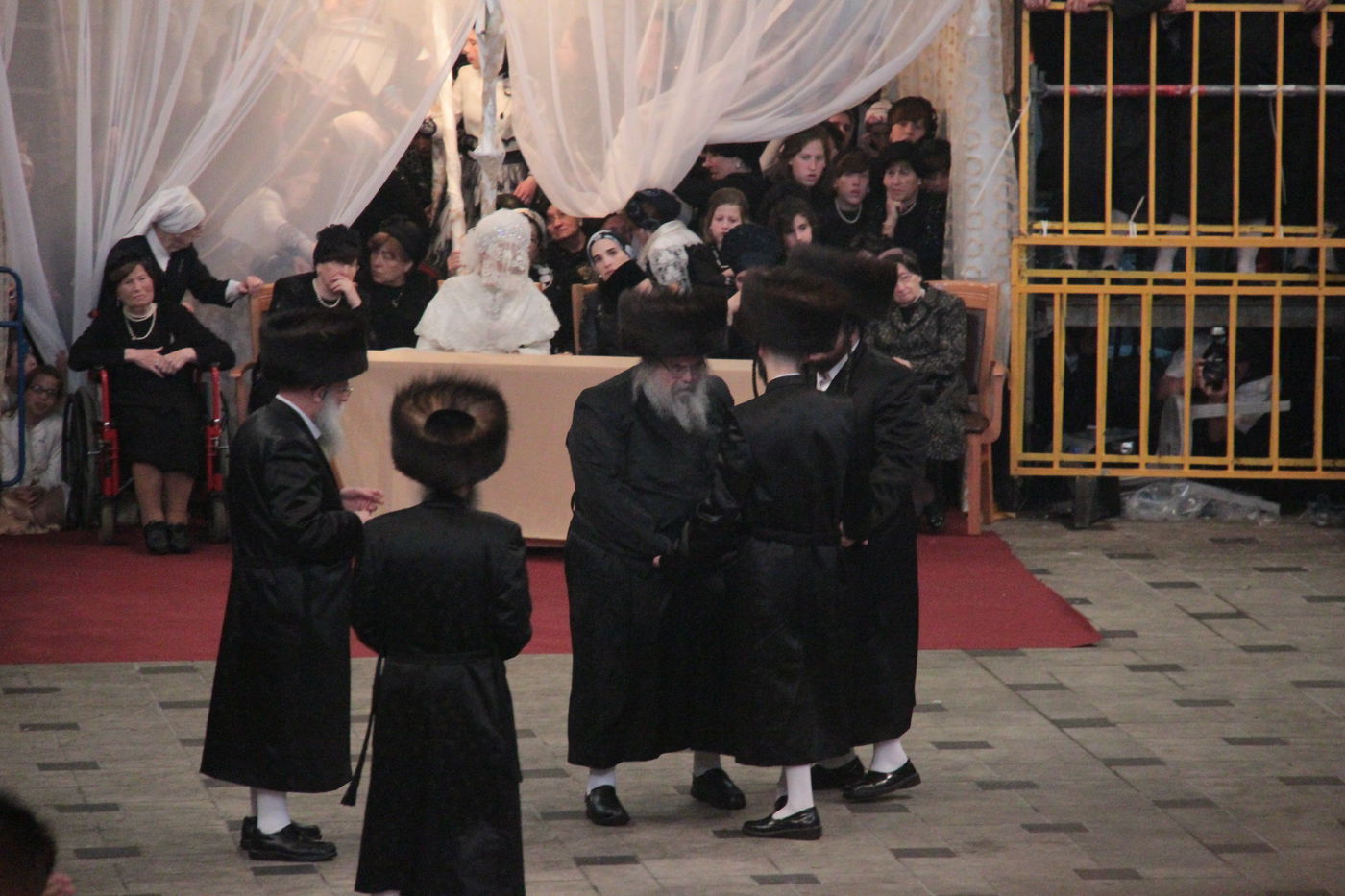 ריקוד ה"מצווה טאנץ" בחתונת 'הנסיך' • וידאו