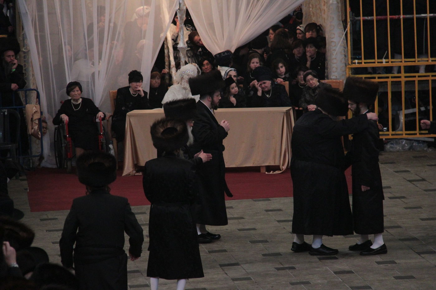 ריקוד ה"מצווה טאנץ" בחתונת 'הנסיך' • וידאו