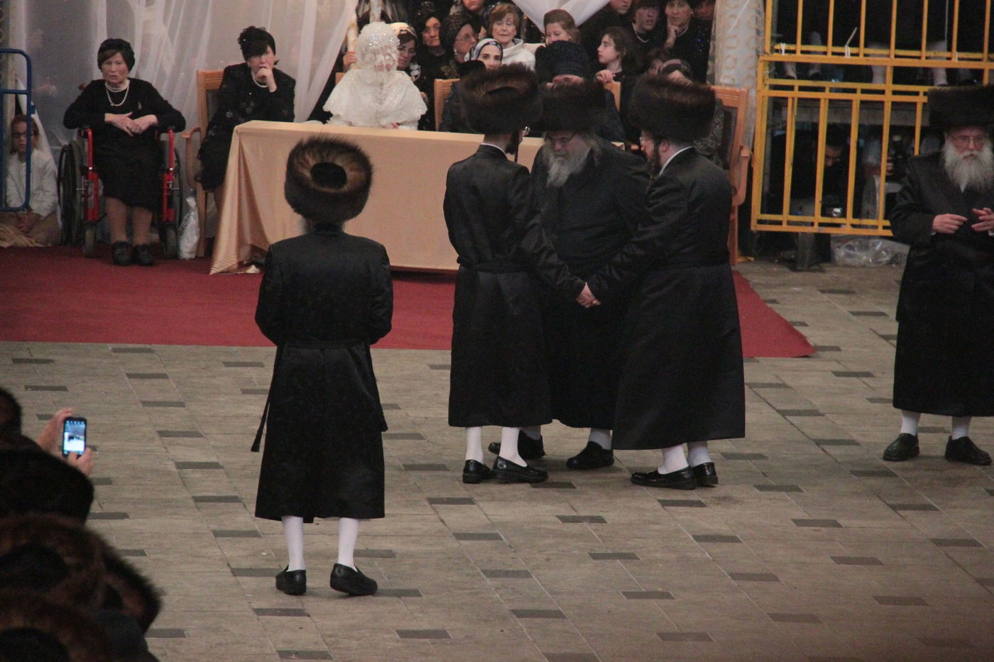 ריקוד ה"מצווה טאנץ" בחתונת 'הנסיך' • וידאו