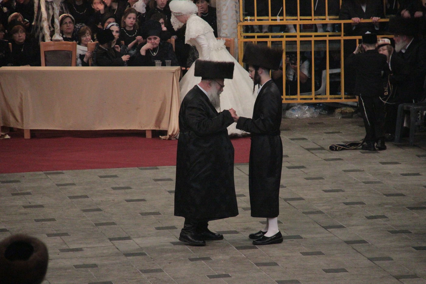 ריקוד ה"מצווה טאנץ" בחתונת 'הנסיך' • וידאו