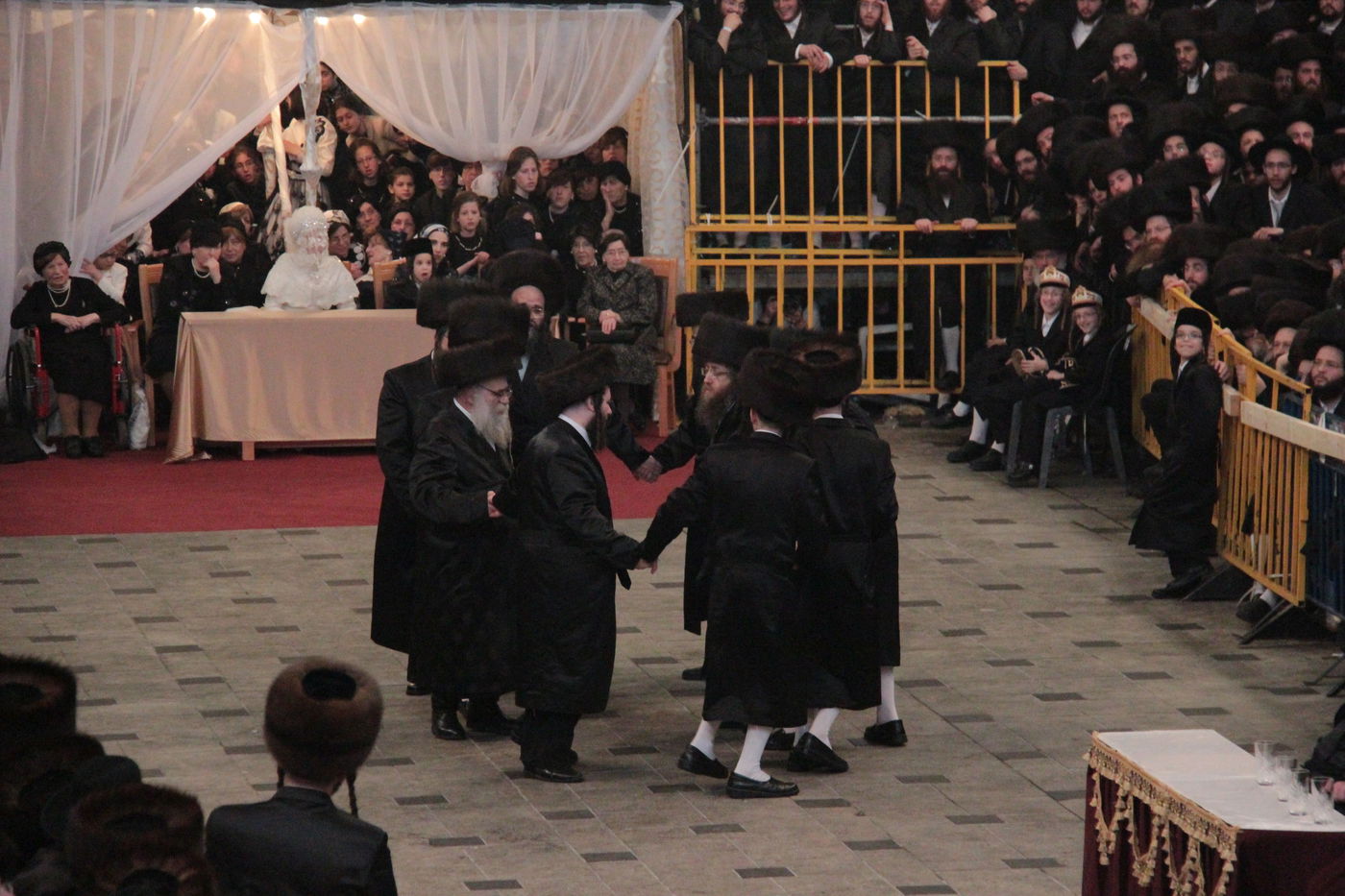 ריקוד ה"מצווה טאנץ" בחתונת 'הנסיך' • וידאו