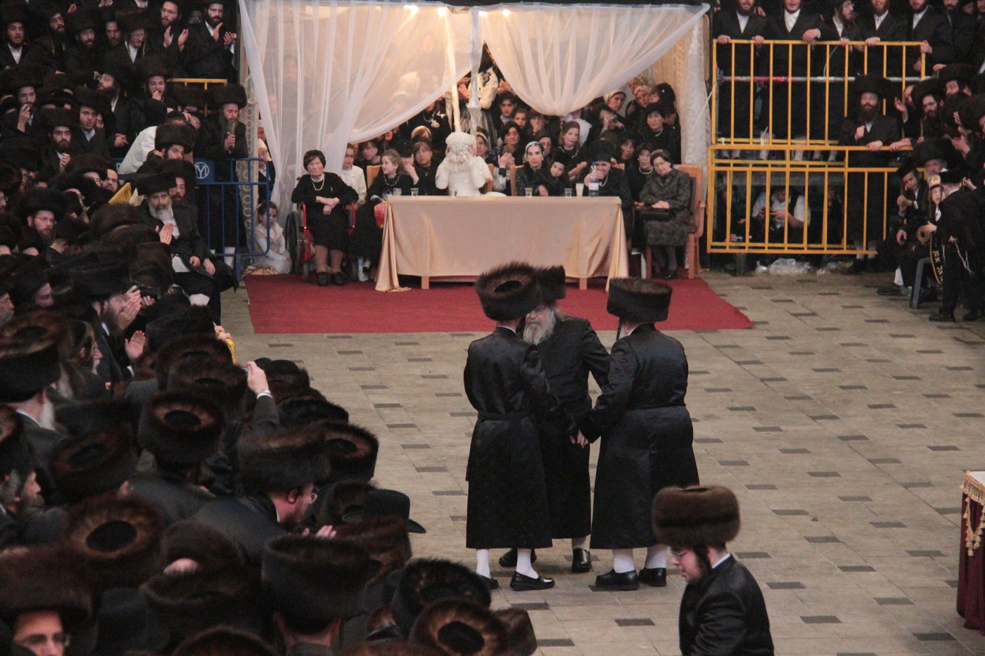 ריקוד ה"מצווה טאנץ" בחתונת 'הנסיך' • וידאו