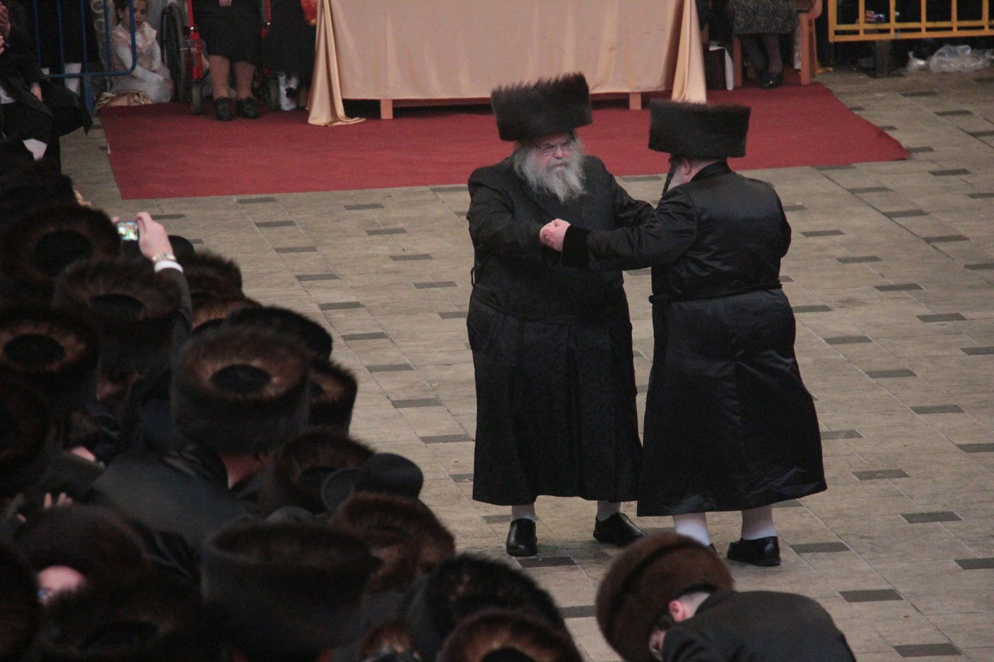 ריקוד ה"מצווה טאנץ" בחתונת 'הנסיך' • וידאו