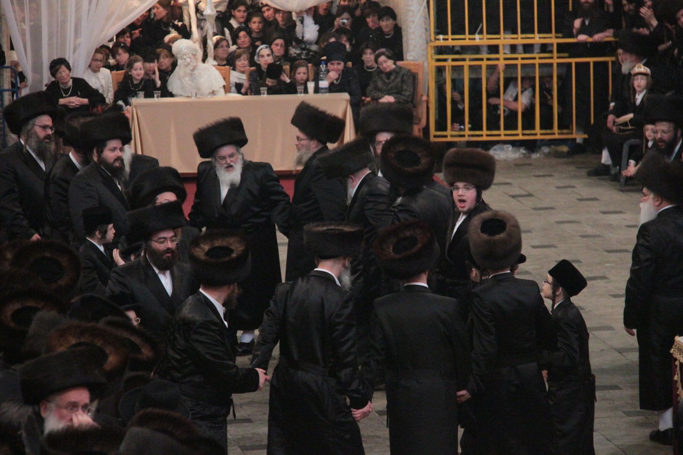 ריקוד ה"מצווה טאנץ" בחתונת 'הנסיך' • וידאו