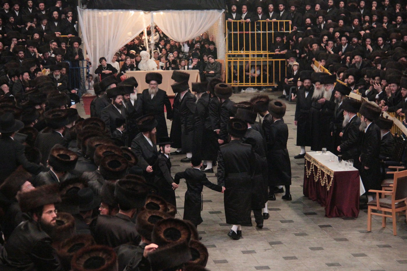 ריקוד ה"מצווה טאנץ" בחתונת 'הנסיך' • וידאו