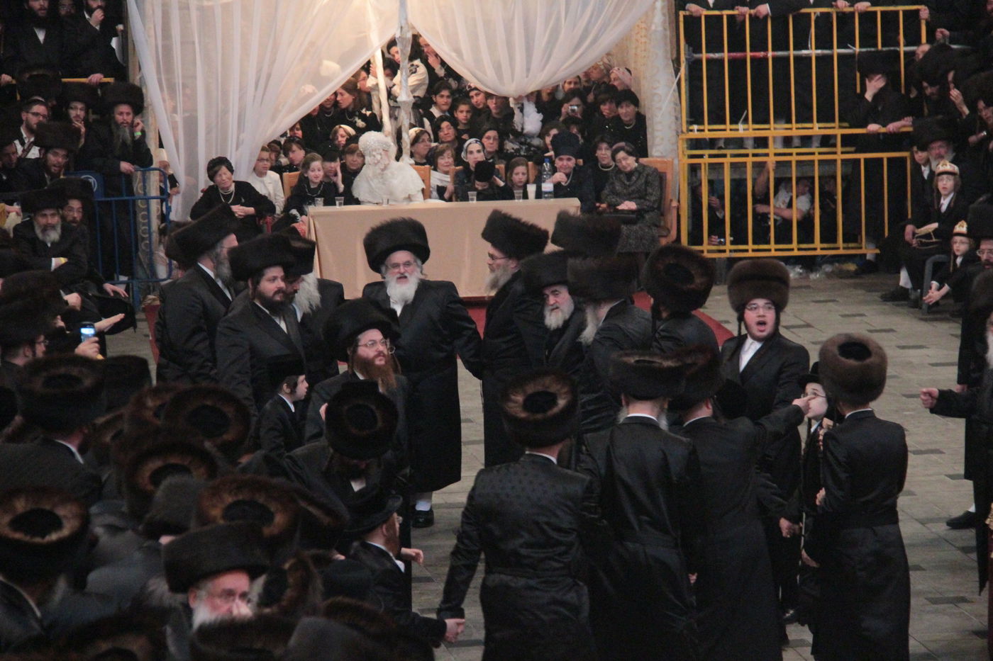 ריקוד ה"מצווה טאנץ" בחתונת 'הנסיך' • וידאו