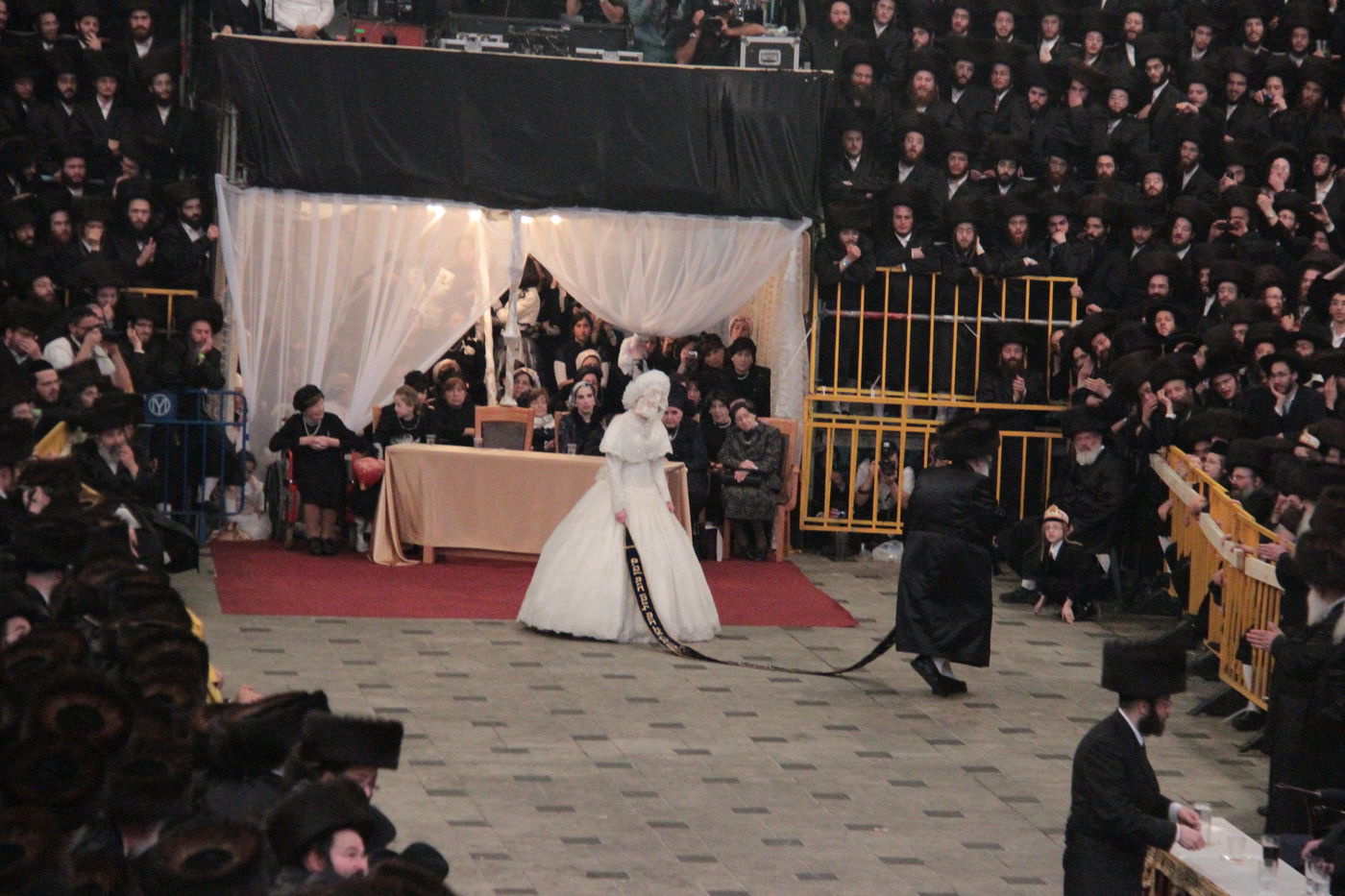 ריקוד ה"מצווה טאנץ" בחתונת 'הנסיך' • וידאו