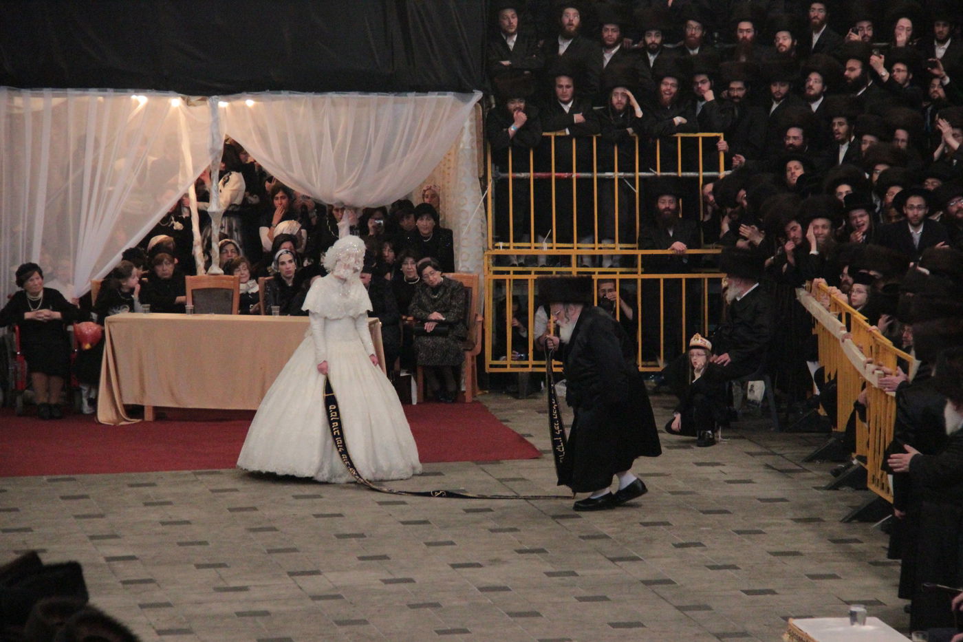 ריקוד ה"מצווה טאנץ" בחתונת 'הנסיך' • וידאו