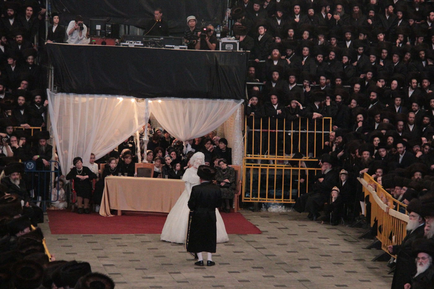 ריקוד ה"מצווה טאנץ" בחתונת 'הנסיך' • וידאו