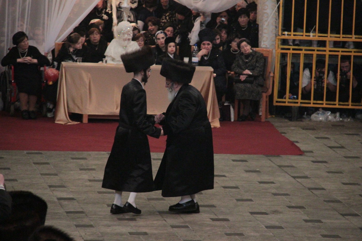 ריקוד ה"מצווה טאנץ" בחתונת 'הנסיך' • וידאו