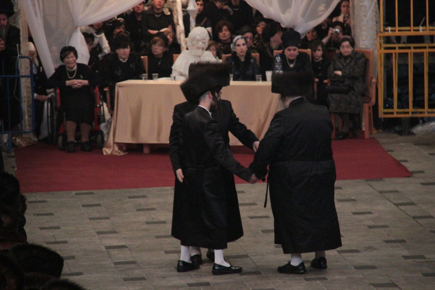 ריקוד ה"מצווה טאנץ" בחתונת 'הנסיך' • וידאו