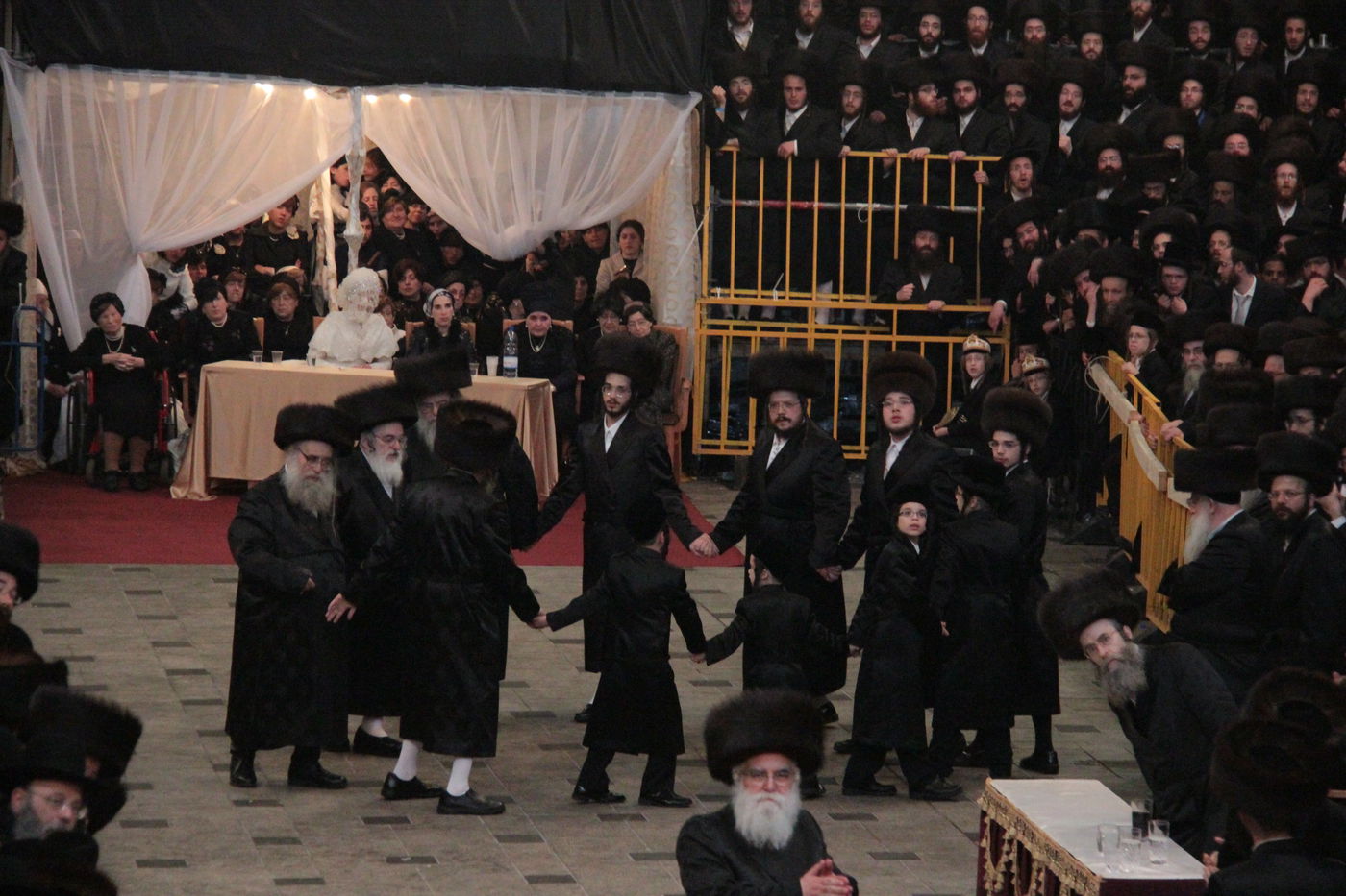 ריקוד ה"מצווה טאנץ" בחתונת 'הנסיך' • וידאו