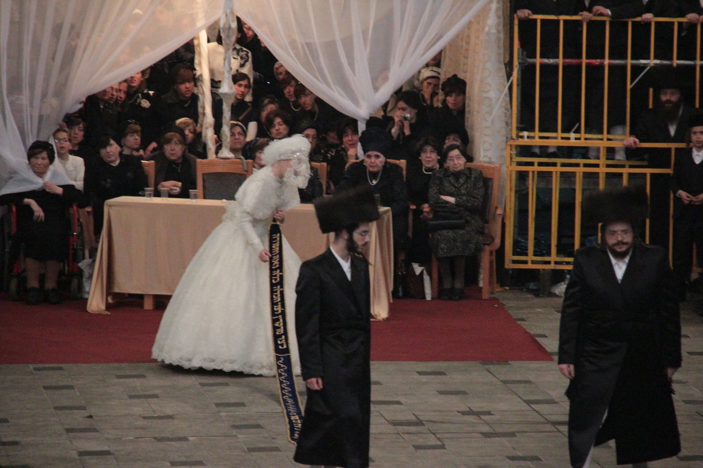 ריקוד ה"מצווה טאנץ" בחתונת 'הנסיך' • וידאו