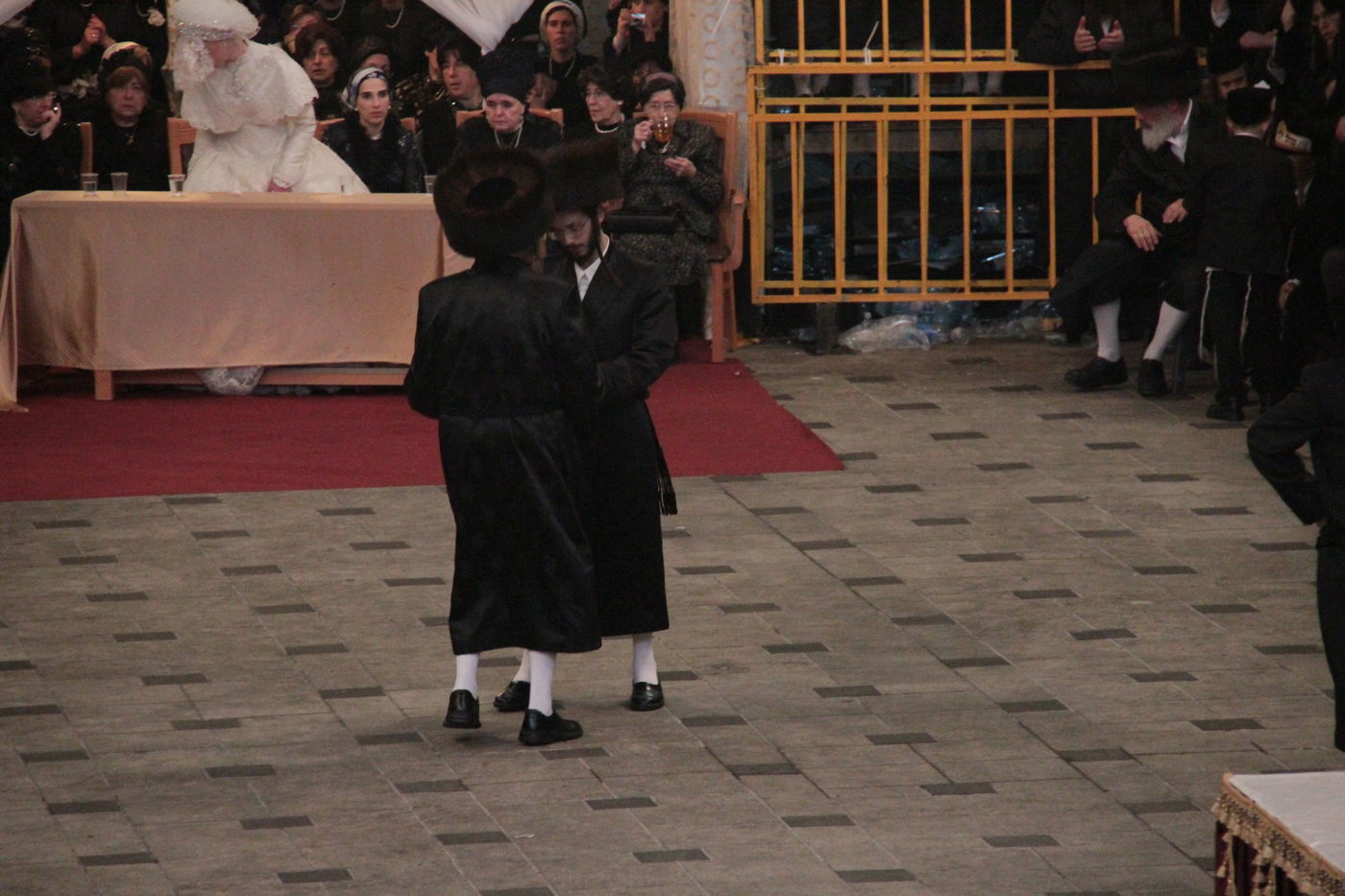 ריקוד ה"מצווה טאנץ" בחתונת 'הנסיך' • וידאו