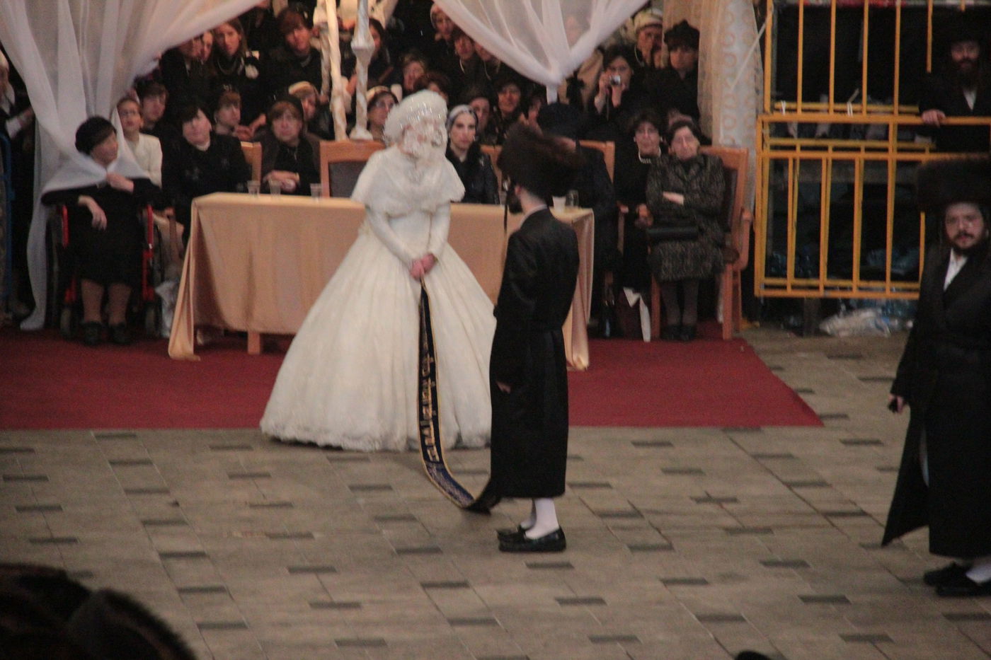 ריקוד ה"מצווה טאנץ" בחתונת 'הנסיך' • וידאו