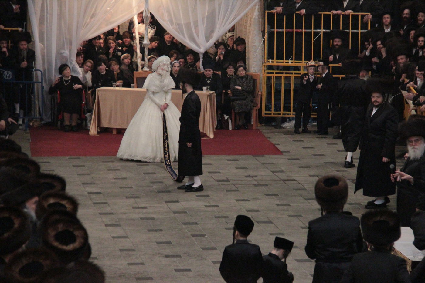 ריקוד ה"מצווה טאנץ" בחתונת 'הנסיך' • וידאו