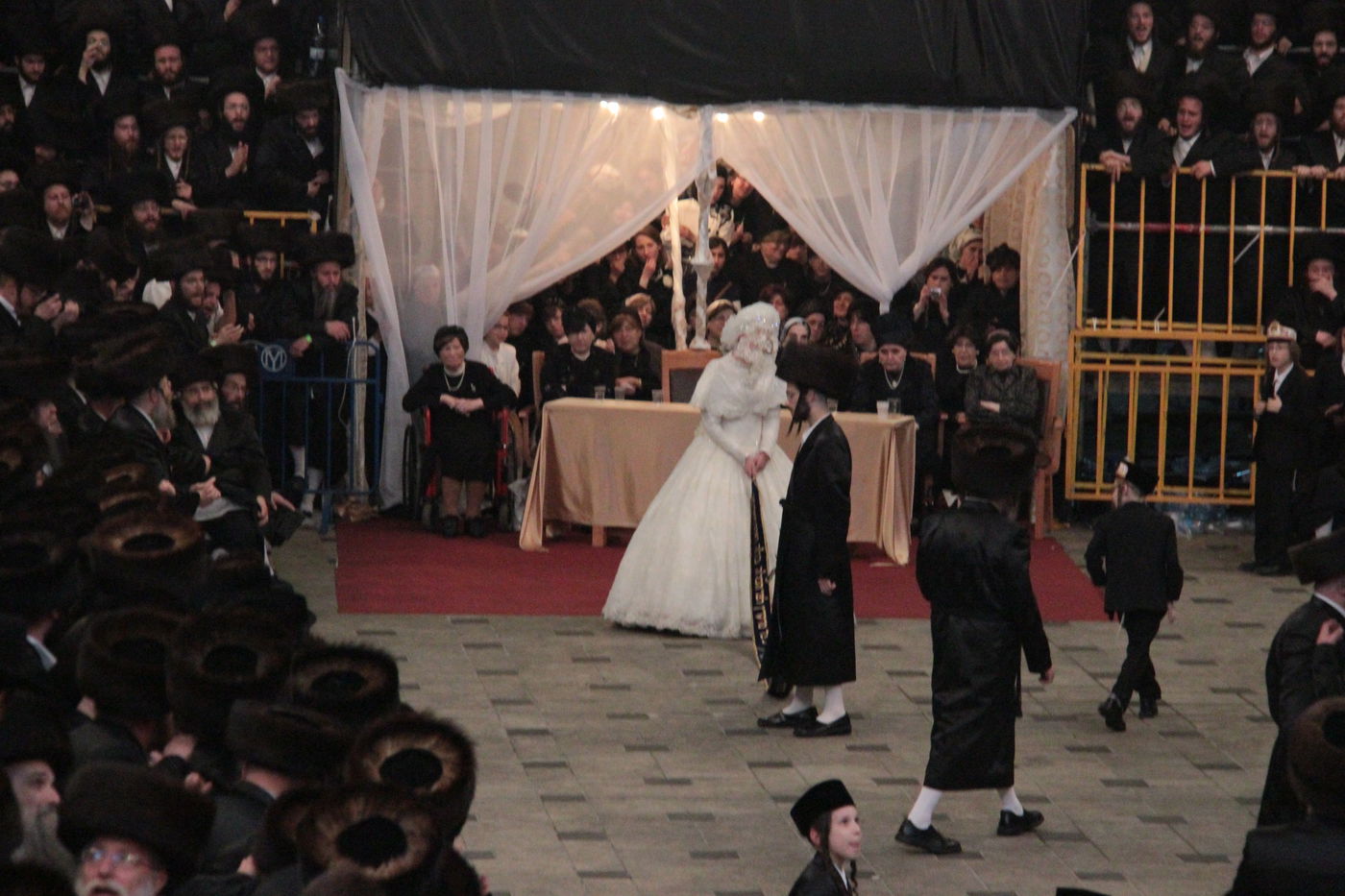 ריקוד ה"מצווה טאנץ" בחתונת 'הנסיך' • וידאו