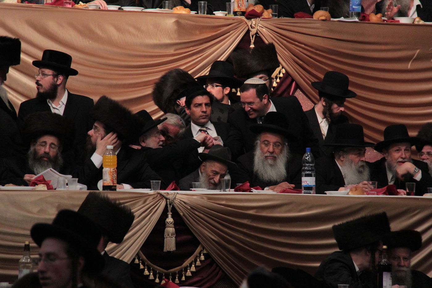 לצד גדולי ישראל: רבבות חגגו עם הנסיך מבעלזא