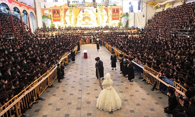 רגע השיא: כ"ק האדמו"ר בריקוד עם הכלה • תיעוד