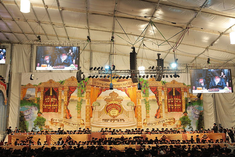 רגע השיא: כ"ק האדמו"ר בריקוד עם הכלה • תיעוד