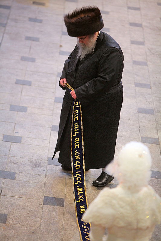 רגע השיא: כ"ק האדמו"ר בריקוד עם הכלה • תיעוד