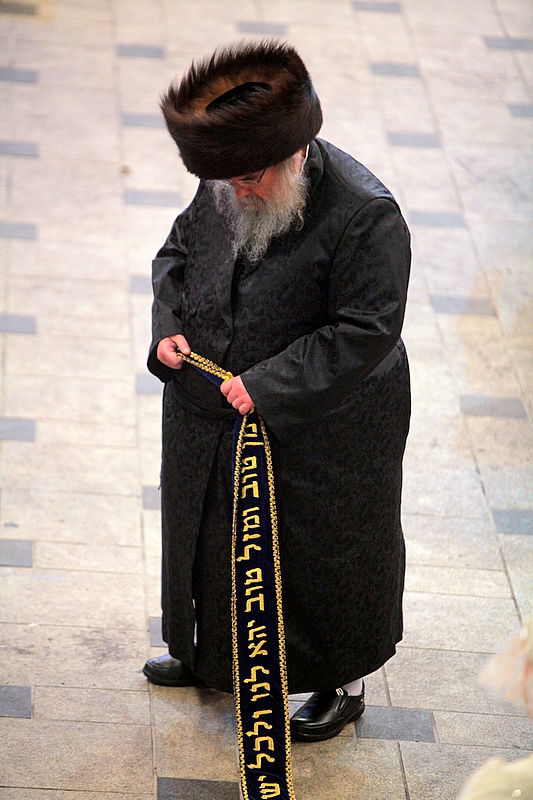 רגע השיא: כ"ק האדמו"ר בריקוד עם הכלה • תיעוד