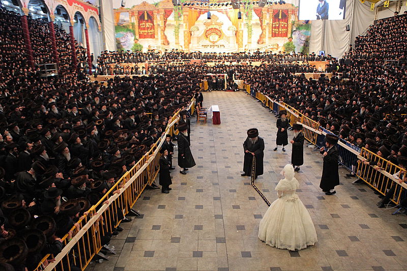 רגע השיא: כ"ק האדמו"ר בריקוד עם הכלה • תיעוד