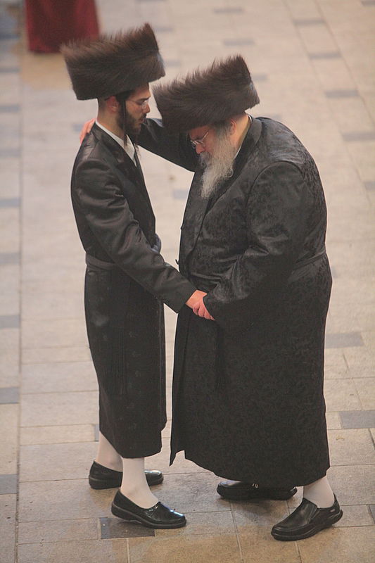 רגע השיא: כ"ק האדמו"ר בריקוד עם הכלה • תיעוד