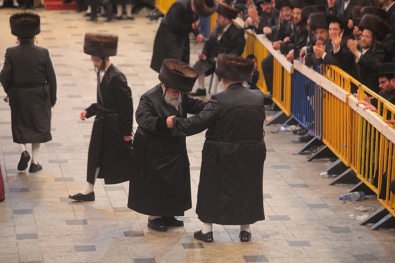 רגע השיא: כ"ק האדמו"ר בריקוד עם הכלה • תיעוד