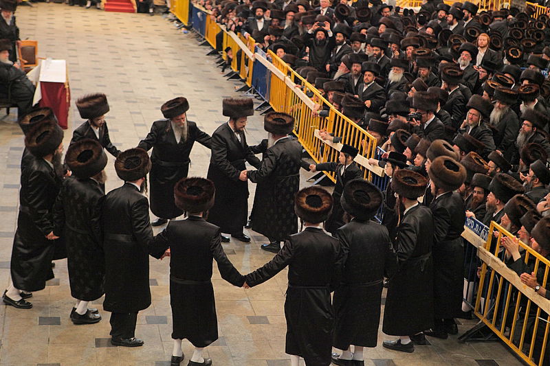 רגע השיא: כ"ק האדמו"ר בריקוד עם הכלה • תיעוד