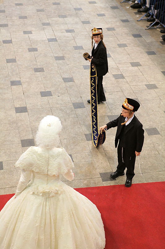 רגע השיא: כ"ק האדמו"ר בריקוד עם הכלה • תיעוד