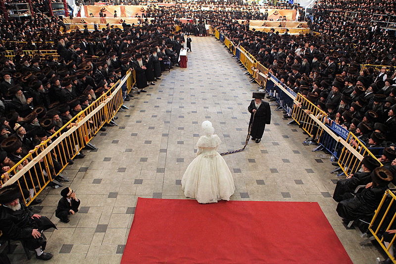 רגע השיא: כ"ק האדמו"ר בריקוד עם הכלה • תיעוד