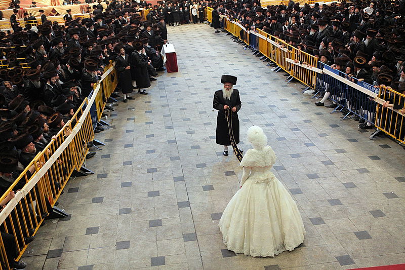 רגע השיא: כ"ק האדמו"ר בריקוד עם הכלה • תיעוד