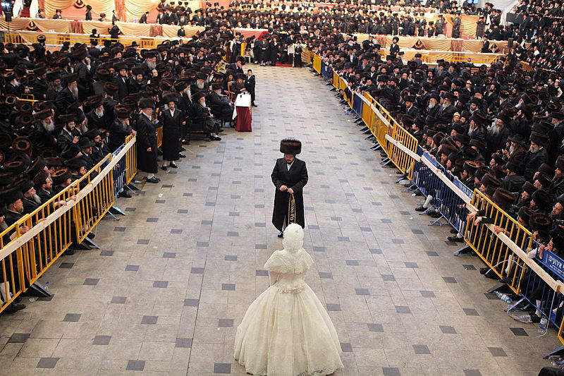 רגע השיא: כ"ק האדמו"ר בריקוד עם הכלה • תיעוד