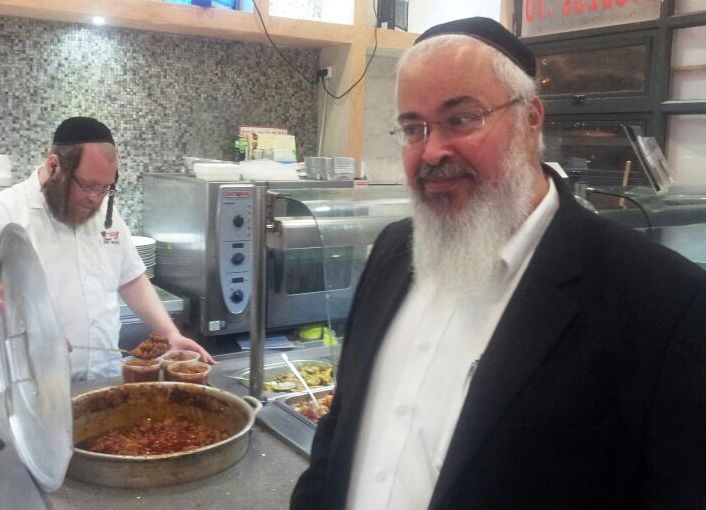 טועמיה חיים זכו. גרשי במסעדה